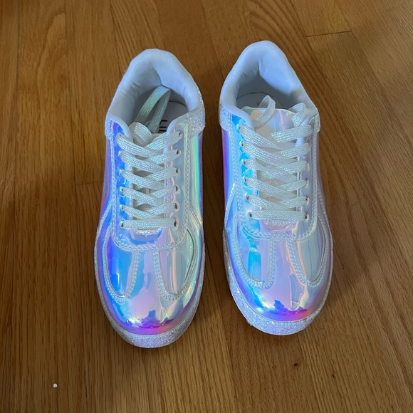 Liliana White Hologram Sneakers - Picture 4 of 15